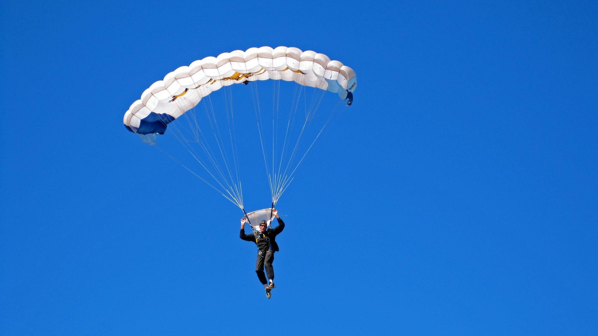 杨瀚森表现耀眼，阿夫迪亚全能发光，开拓者不敌热火的比赛启示